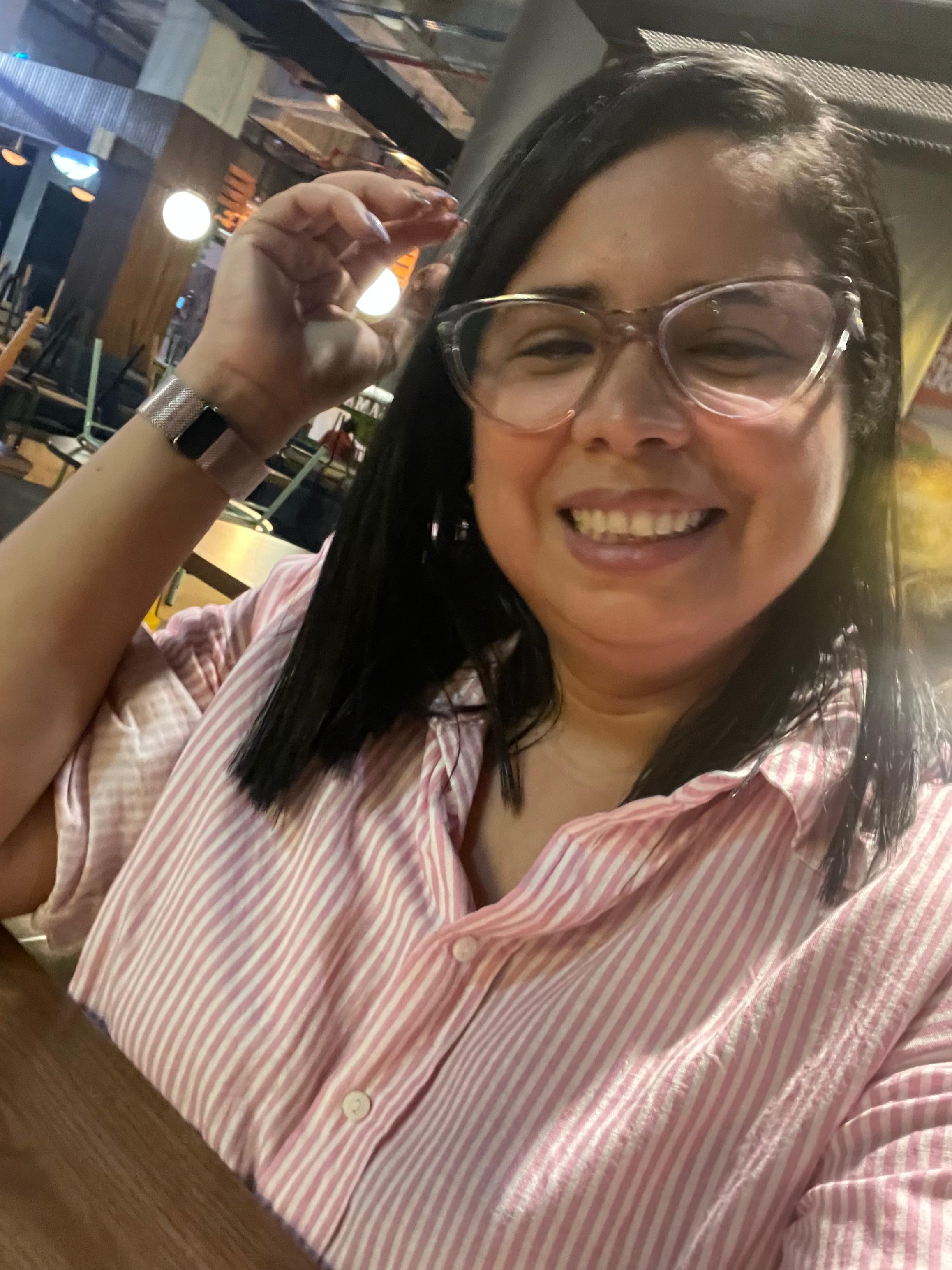 Claudia Patricia sonriendo